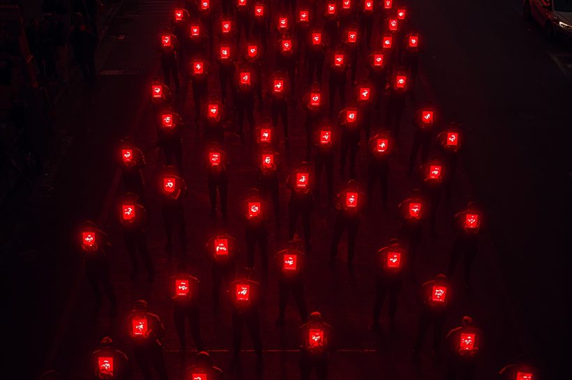 High-risk Signal and WhatsApp user surrounded by mobile spyware threats and CISA warning indicators